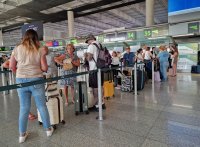 Пристигащите полети на летището в Катания са преустановени заради вулкана Етна