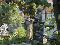 Повишена посещаемост се отчита в къщата музей &bdquo;Ванга" в Петрич днес, когато се навършват 30 г. от смъртта на Ванга