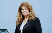 Президентът Йотова за "Евровизия 2027" в Бургас: Чудесата идват с любовта към българското море и родния бряг