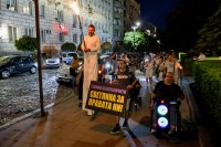 Факелно шествие на хора с увреждания се проведе в София