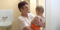 Грижа цял живот: Медицинска сестра от Бяла посвещава 50 години на малките пациенти