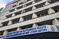 Мъж на 53 години е задържан за нападение над полицейски служител в село Дъбово