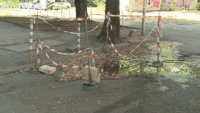 По зрителски сигнал: Вече близо месец на столична улица в квартал "Подуяне" извира гореща вода