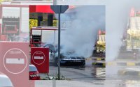 Жена е с 65% изгаряния, след като автомобил пламна на бензиностанция в Плевен