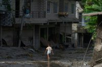 Българин изчезна в Тибет след бедствието, българката от епицентъра е спасена (ОБЗОР)