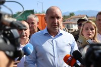 Премиерът Радев: Държавата ще финансира възстановяването на инфраструктурата в Струмяни