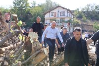 Жена бе задържана при посещението на Румен Радев в Струмяни, премиерът разпореди проверка (ОБЗОР)