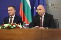 Румен Радев: Устройството за заглушаване на GPS сигналите в София е било поставено върху джип