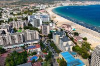 1400 проверки на заведения за хранене в Бургас от началото на сезона