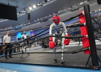 За първи път състезание по вдигане на тежести за хуманоидни роботи в Пекин