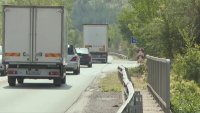 Засилен трафик и тапи по пътя за Гърция преди поредицата почивни дни