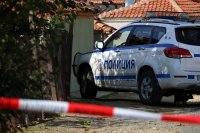Откриха човешки останки в изоставен фургон в землището на Стара Загора