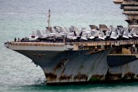 След 250 дни в морето: Американският самолетоносач "Ейбрахам Линкълн" акостира в Тайланд