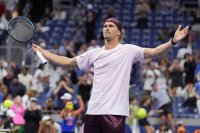 Александър Зверев се промъкна във втория кръг на US Open