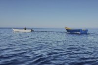 Плавателен съд с 270 души на борда се преобърна край Кипър