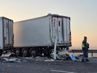Тир помете мантинела на АМ &bdquo;Тракия&ldquo;, образува се километрична колона