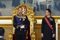 Новият крал на Норвегия Хокон VIII положи клетва пред парламента (СНИМКИ)