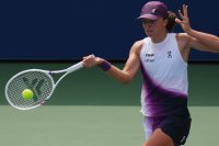 Ига Швьонтек продължава уверено напред на US Open