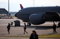 Двата американски военни самолети на столичното летище: Машините са излетели след няколко часа