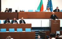 Спор в парламента: Опозицията критикува кабинета за службите, дефицита и позицията към Русия