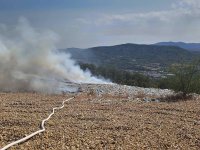 Пожар гори в депото за отпадъци в Габрово (СНИМКИ)