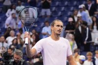 Водачът в схемата Александър Зверев продължава в четвъртия кръг на US Open