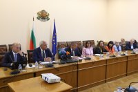 НА ЖИВО: Правителството с план за ограничаване на тежките катастрофи