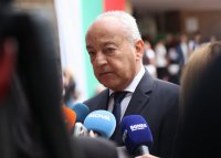 Гълъб Донев: Стремим се минималната заплата да се увеличи до 670 евро догодина