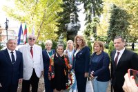 Президентът Илияна Йотова откри бюст-паметник на Александър Батенберг в Русе