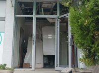 Разбиха банков клон в &bdquo;Овча купел&ldquo;, повредени са два банкомата