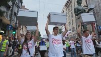 В Сърбия протестиращи студенти регистрираха листите си за вота преди предсрочните избори