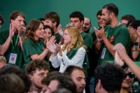 Мелони готви нови забрани - без мюсюлмански забрадки и лимит на чуждестранните ученици