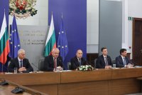 Демерджиев: Десетки полети на Пеевски са платени с отклонени от мантинели средства чрез дружества-касички
