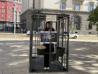 Клетка пред парламента като част от акцията на &ldquo;Невидими животни&rdquo;