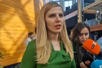 Велислава Петрова подписа проект за отзоваване на посланика ни в ОАЕ
