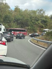 Катастрофа между пътнически автобус и лек автомобил близо до Калофер