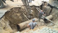 Поредна ВиК авария на магистрален водопровод във Варна остави част от града без вода (СНИМКИ)