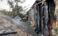 Пламъци обхванаха фургон и отпадъци в складова база в Бургас