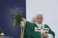 Визитата на папа Лъв XIV във Франция: Светият отец се среща със 7 жертви на сексуално насилие