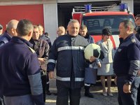След 29 години служба началникът на пожарната в Добрич излезе в пенсия (СНИМКИ)