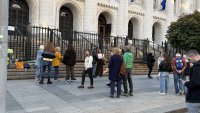 Протест пред Съдебната палата в подкрепа на семействата на загиналите в "Петрохан-Околчица"