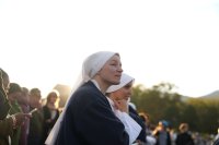 Папа Лъв XIV беше топло посрещнат във френския град Мец