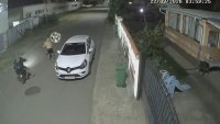 Пиян 17-годишен младеж с мачете вандалства по улиците на Камено