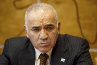 Руският опозиционер и бивш шампион по шах Гари Каспаров заяви, че е бил предупреден, че животът му е в опасност