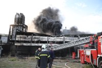 Потушиха напълно пожара в Бяла, отмениха бедственото положение