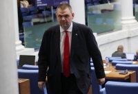 Нов сблъсък между ДПС и Иван Демерджиев за мантинелите и полетите на Пеевски