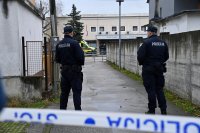 Седем души бяха ранени при атака с нож в училище в Полша