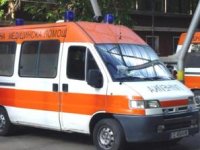 Линейка се заби в дърво край Климент - на шофьора му прилошало