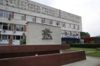 Заради фиктивни хоспитализации и източване на НЗОК: Разпитват декана на Медицинския факултет в Пловдив