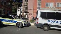 Полицейска акция в УМБАЛ "Св. Георги" в Пловдив, пациенти са били върнати и чакат извън сградата (СНИМКИ)
